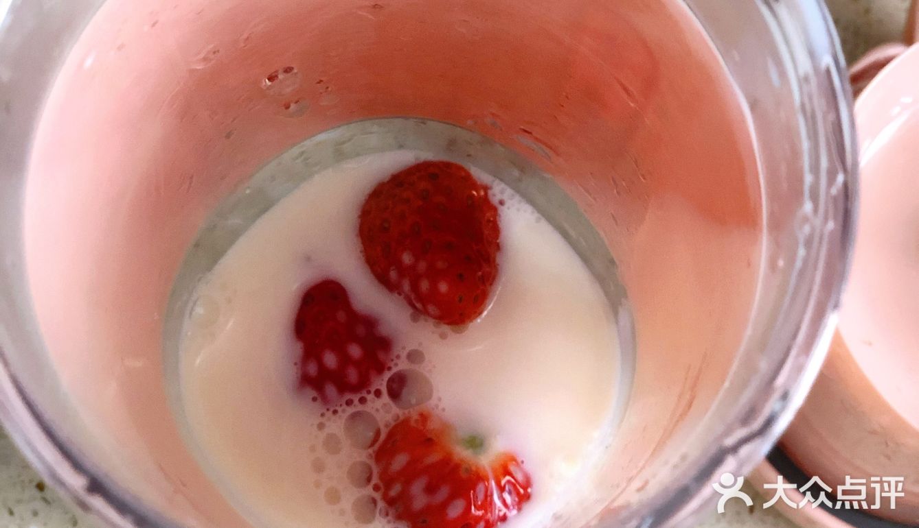一分钟搞定【草莓奶茶】