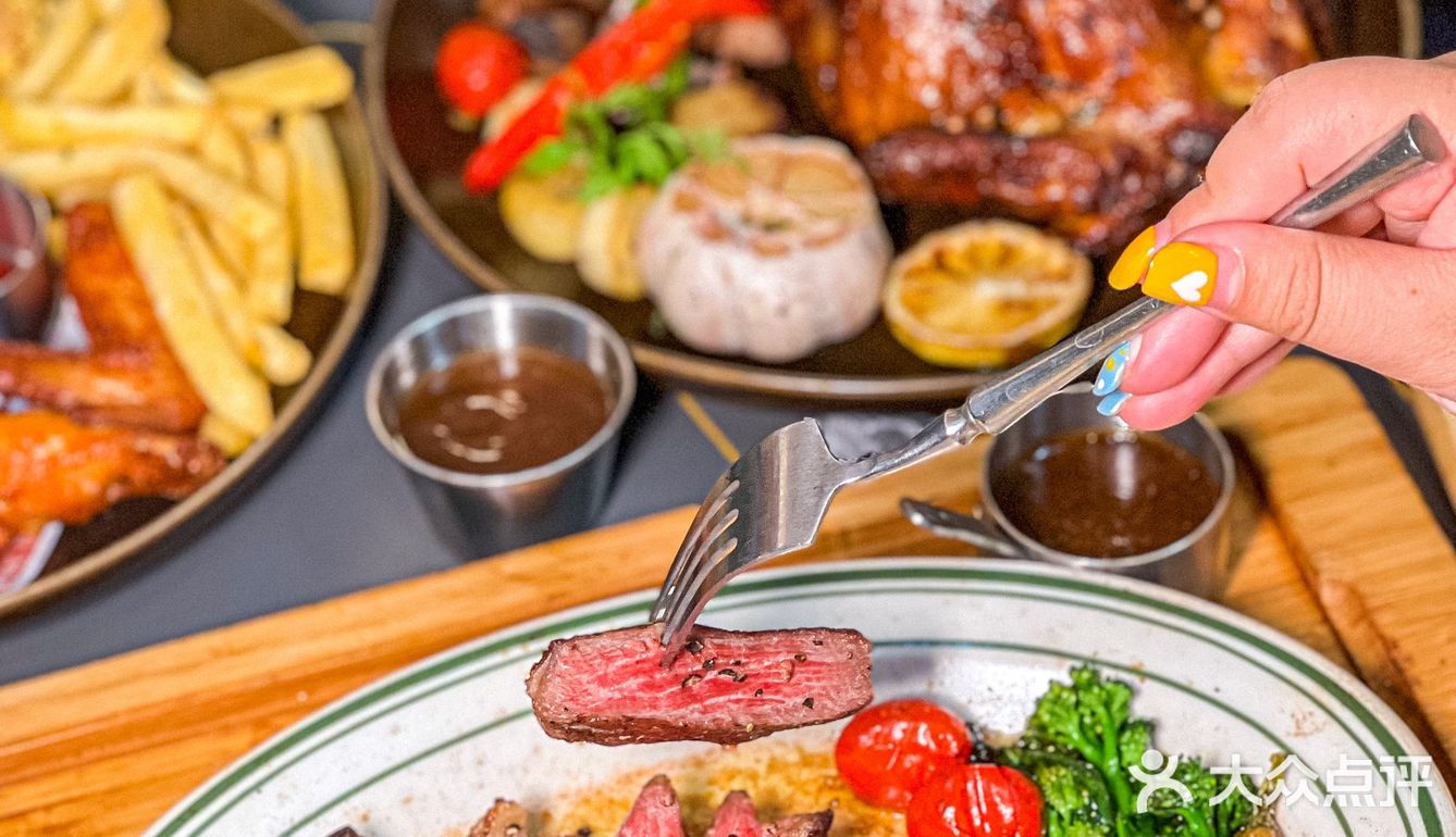 四楼这家设计感满满的西餐厅也太扎眼了