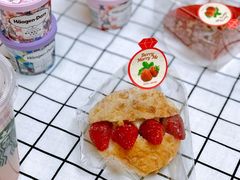 草莓麻包-多乐之日(和平伊势丹店)
