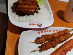 梅菜扣肉饭-南城香·饭香串香馄饨香(青年路店)