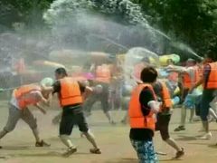 我们的泼水节-庆岭迎宾园正宗活鱼馆