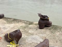 -多瑙河畔鞋履雕塑