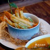阳光暖一点，日子慢一点，愿你有饭亦有茶