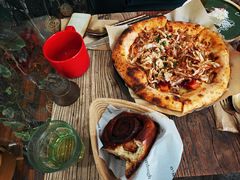 白味增厚切三文鱼披萨-O'mills Sourdough Bakery&Bistro(永嘉路店)