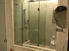 -深圳富苑皇冠假日套房酒店