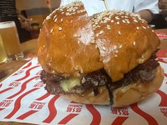 压力山大汉堡-悠航SLOWBOAT(三里屯店)