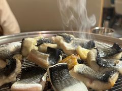 -围炉肉舍•炭烤活鳗•丹东海鲜烤肉(步行街店)