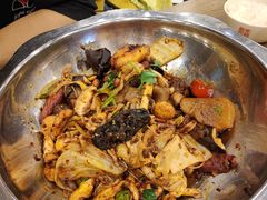 -愉肴麻辣香锅(中山路店)