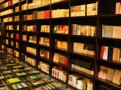 -钟书阁(松江泰晤士小镇店)