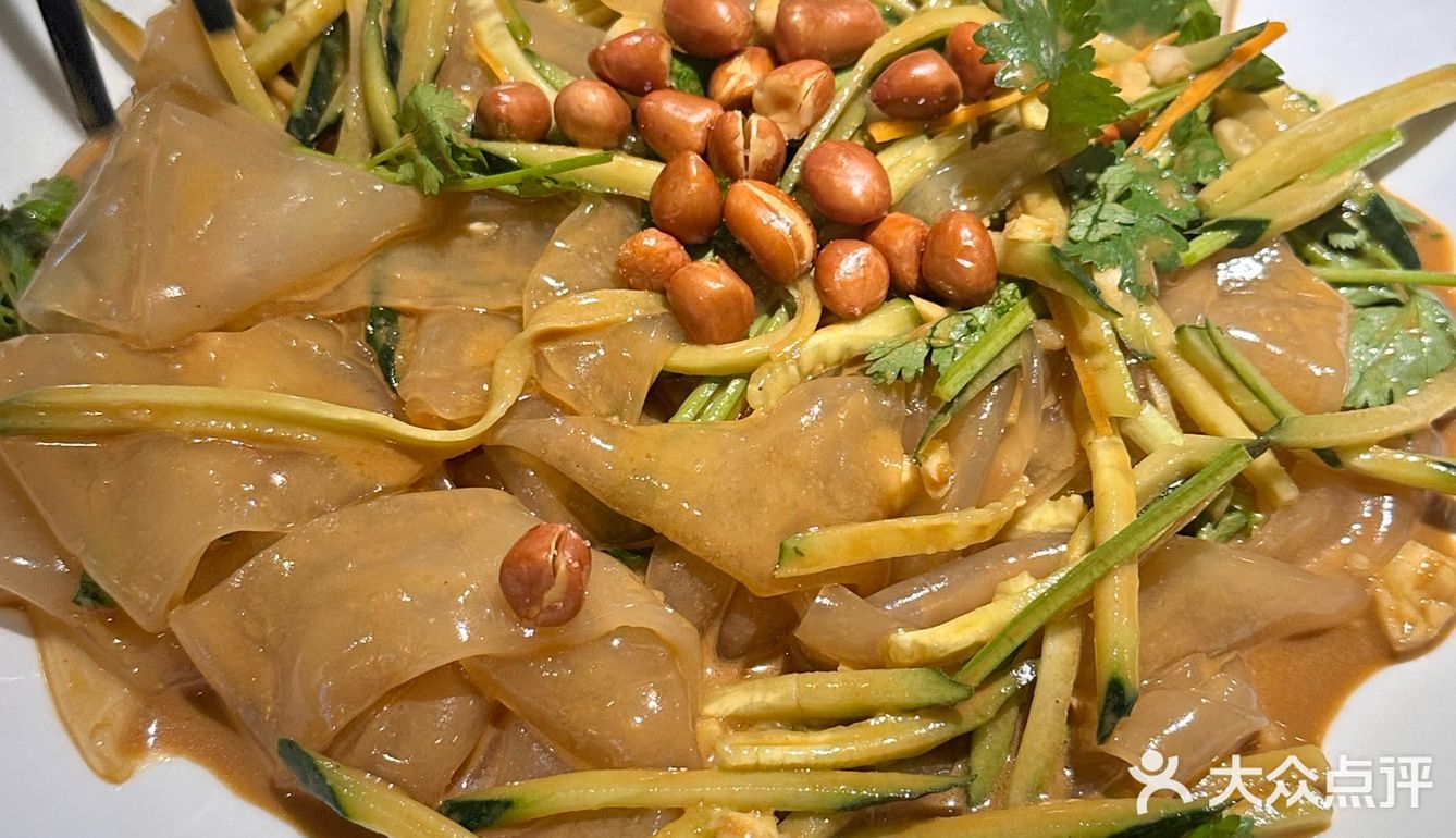 朋友说是很正宗的东北菜