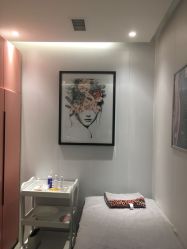 -LESSMORE科技头皮理容中心