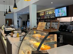 -Chom Cafe and Restaurant