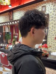 -东方先生国潮男士理发馆