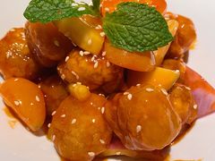 椰果菠萝咕噜肉-闻见中国海南菜(K11店)