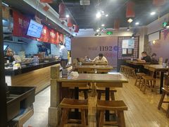 大堂-双燕楼·手工馄饨·汤面小吃(世纪汇店)