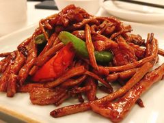 茶树菇辣炒牛柳-翡翠江南(国贸商城店)