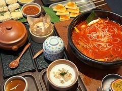 -银米·云南传统过桥米线(双廊黑金冠店)