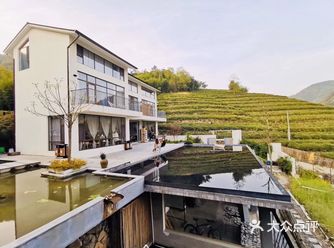两栋别墅九个房间六个Loft