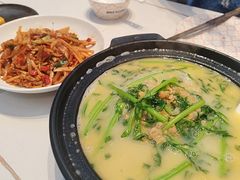 -阿瓦山寨·湘菜现炒·剁椒鱼头王(咸阳总店)