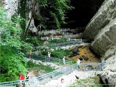 -百色大石围天坑群