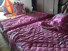 大床和儿童床，滑梯，帐篷，大熊，挖土车，扭扭车宝宝很喜欢-碧桂园凤凰城酒店(南京店)