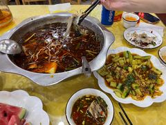 -乡土特色.冷锅鱼.牦牛肉汤锅