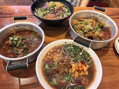 -爆炸头阿姨小四川正宗川味小吃(无任何分店)
