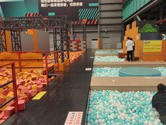 -极限PLAY运动娱乐新世界·团建派对表演休闲馆·室内高空游乐园