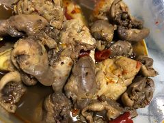 -梁老三麻辣鸡头总店