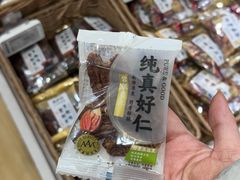 -来伊份(上海市静安区万航渡路889广场店)