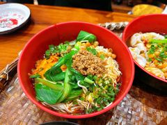 -爆炸头阿姨小四川正宗川味小吃(无任何分店)