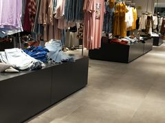 -URBAN REVIVO(欢乐海岸购物中心店)