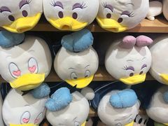 -名创优品(北京新中关购物中心地铁层店)