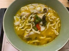 藤椒酸菜黑鱼面-陳八两面家(滨江天街店)