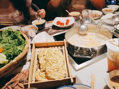 -尚尚仙·酸汤猪手·猪肚鸡火锅(华联万柳购物中心店)