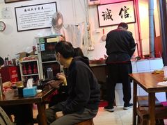 大堂-六爷门框百年卤煮