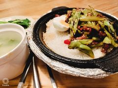 小炒黄牛肉煲仔饭-西华园文化餐吧