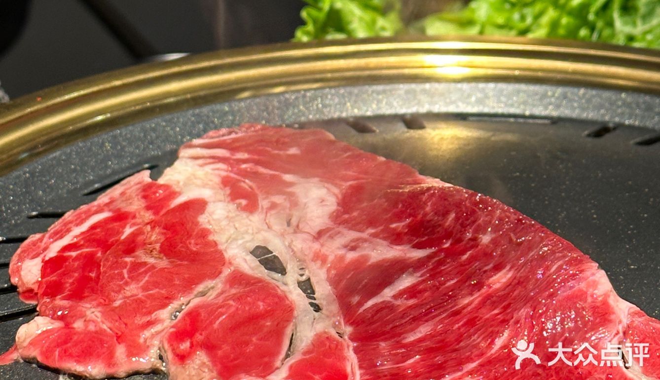 开在河岸的烤肉