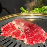开在河岸的烤肉