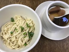 清炖牛肉汤拉面-翡翠拉面小笼包(机场DFS店)