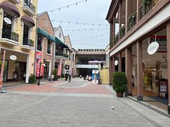 -王府井奥莱临潼小镇(临潼店)