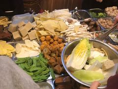 -愉肴麻辣香锅(中山路店)