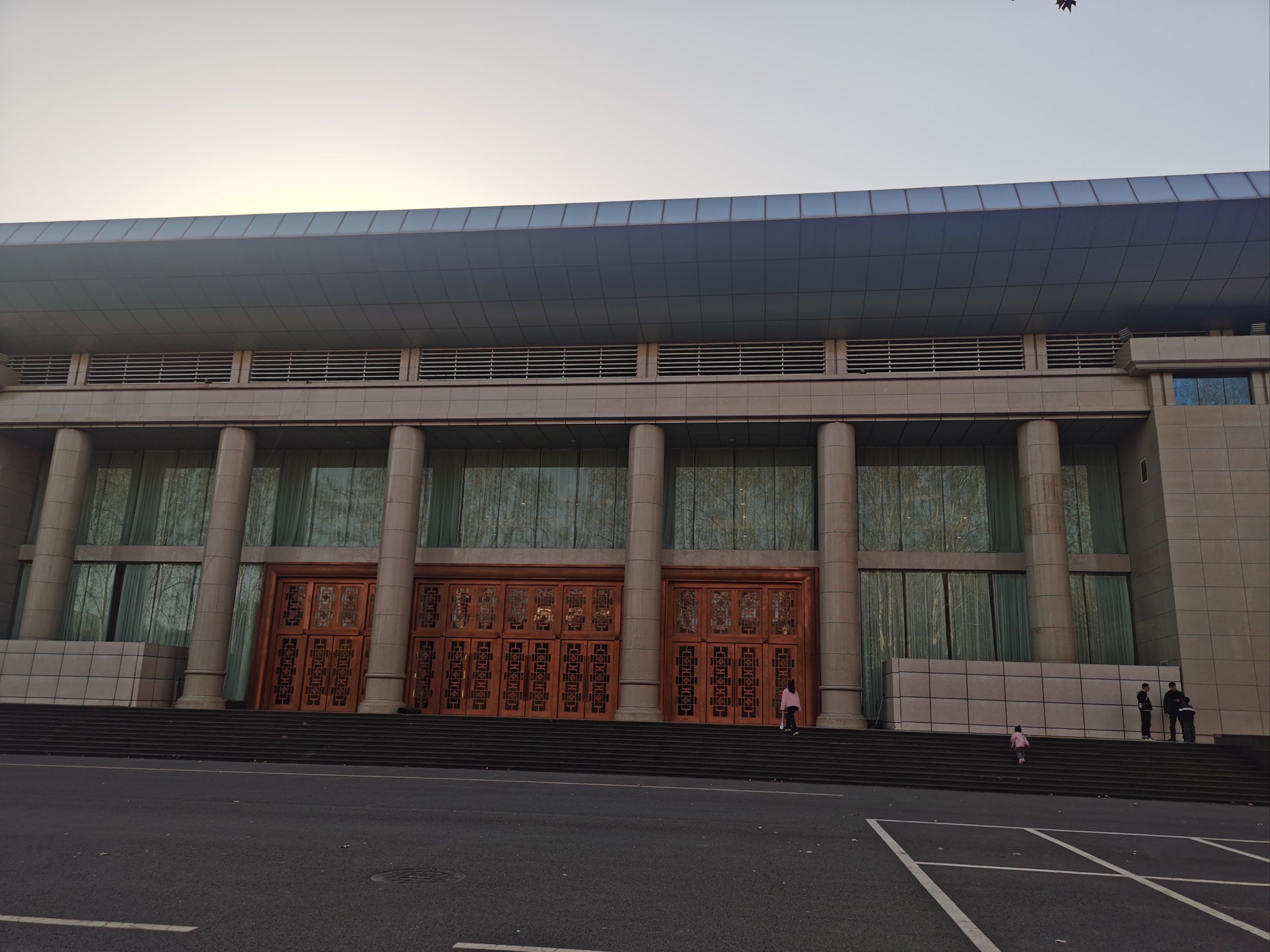0元玩转这座城
踏入河南省黄河迎宾馆,仿若开启一场与自然相拥的
