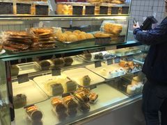 面包甜点陈列柜-白玉兰食品甜凤店(合生汇店)