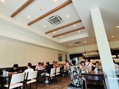 -Chom Cafe and Restaurant