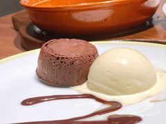 巧克力熔岩蛋糕配香草冰淇淋-萨莉亚意式餐厅(杭州滨江天街店)