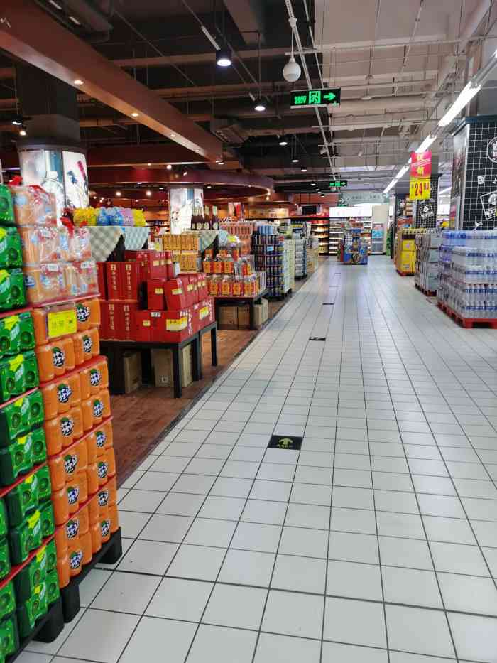 家得乐超市(哈尔滨杉杉店)-"结账队伍很长,超市内部人员插队结帐 让.