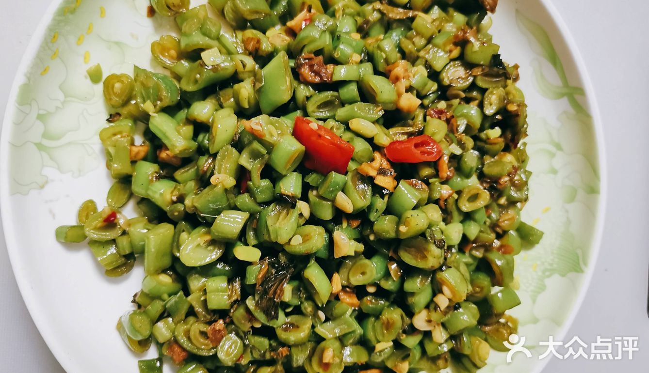湘菜版的外婆菜炒四季豆，比榄菜四季豆更有味呀！