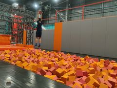 -极限PLAY运动娱乐新世界·团建派对潮玩休闲馆·室内蹦极高空游乐园