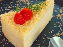 -Chom Cafe and Restaurant